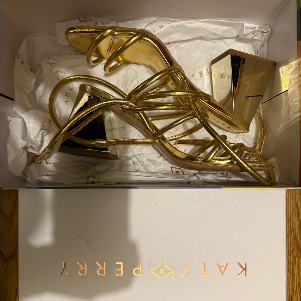 lightly worn ( 3 times) gold KATY PERRY block sandal heel , 3 inches